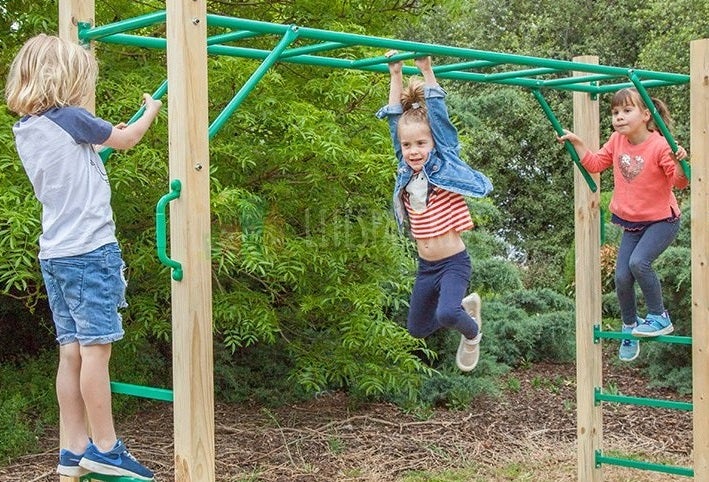 Monkey bar Macam Permainan Playground yang Melatih Motorik dan Sensorik
